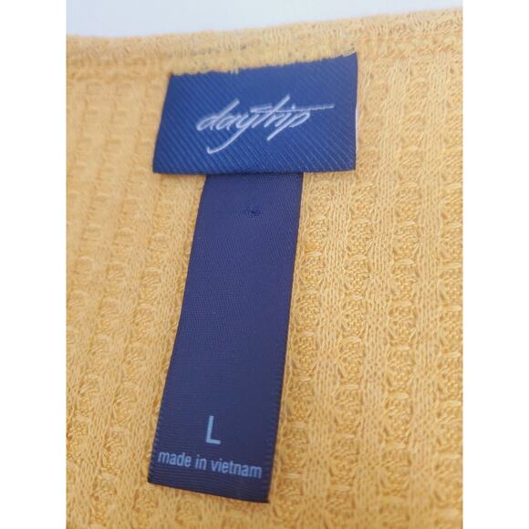 Daytrip Top L The Buckle BKE Yellow Waffle Knit Long Sleeve Thermal Womens Size - Picture 10 of 16